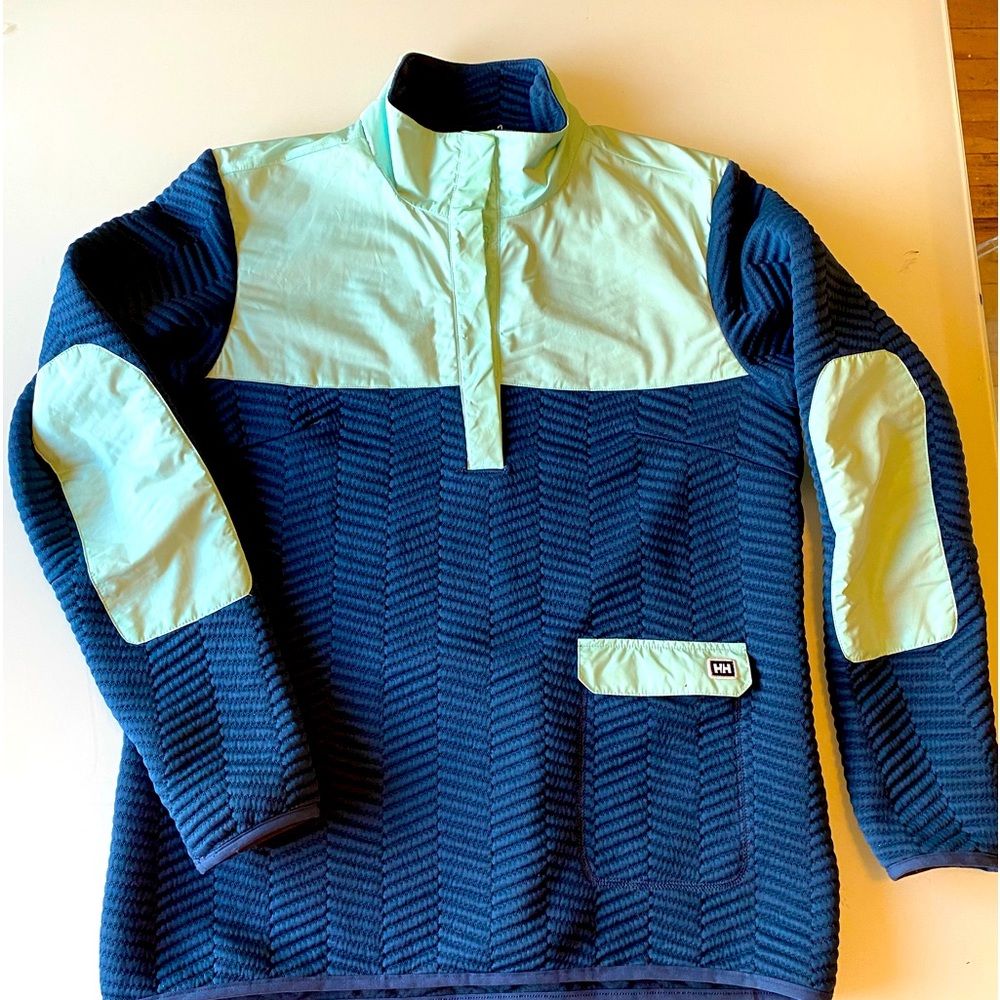 Helly Hansen Warm, breathable layer for  snow sorts . 3/4 snap up front